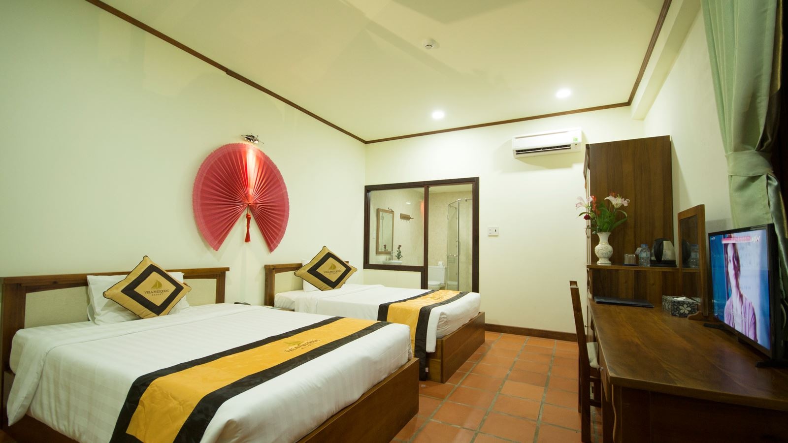 rooms-deluxe-pool-view