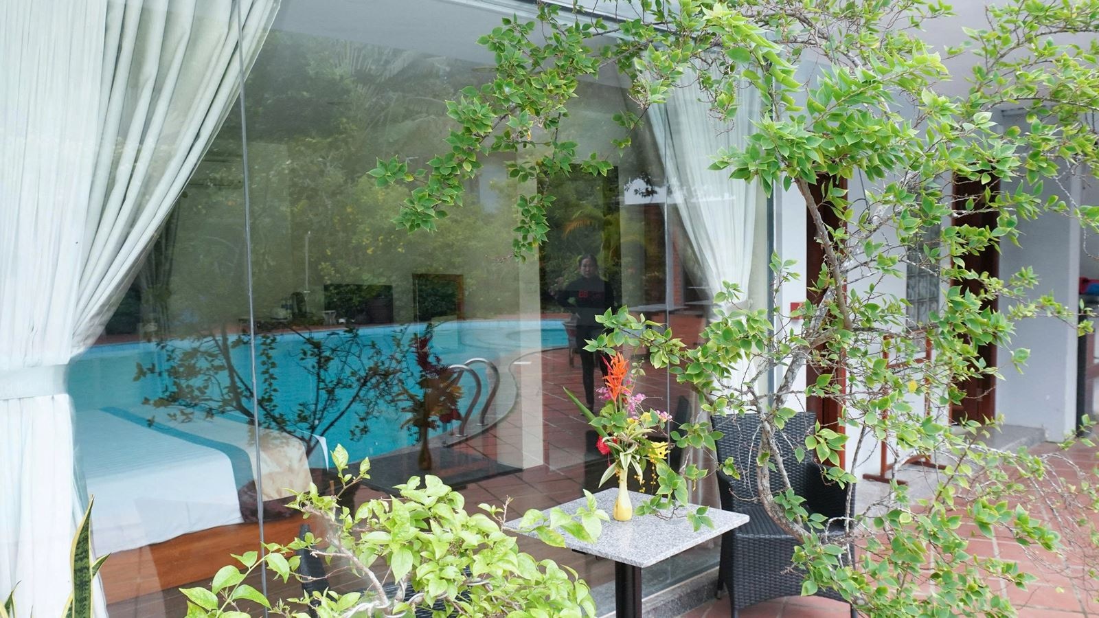 rooms-king-suite-pool-view