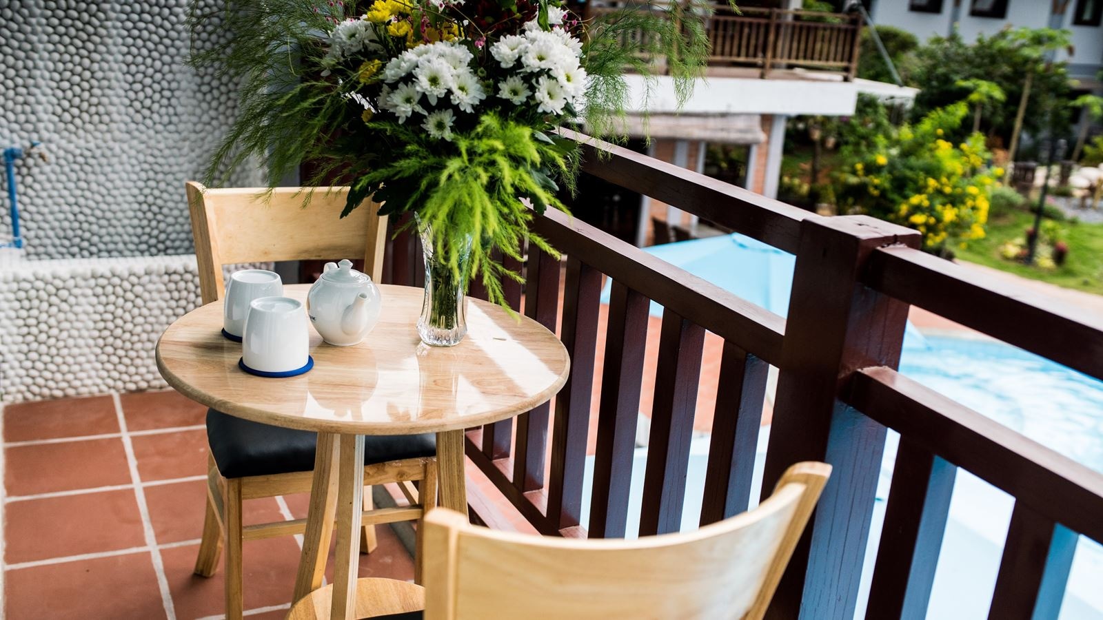 rooms-king-suite-pool-view