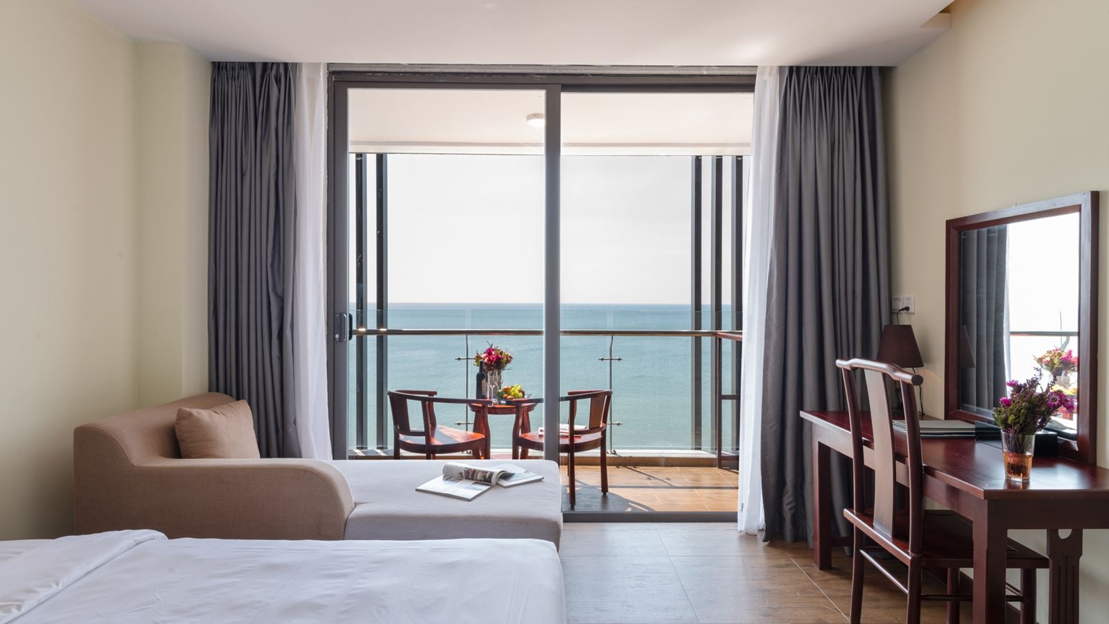 rooms-deluxe-ocean-view-balcony-child-without-extra-bed