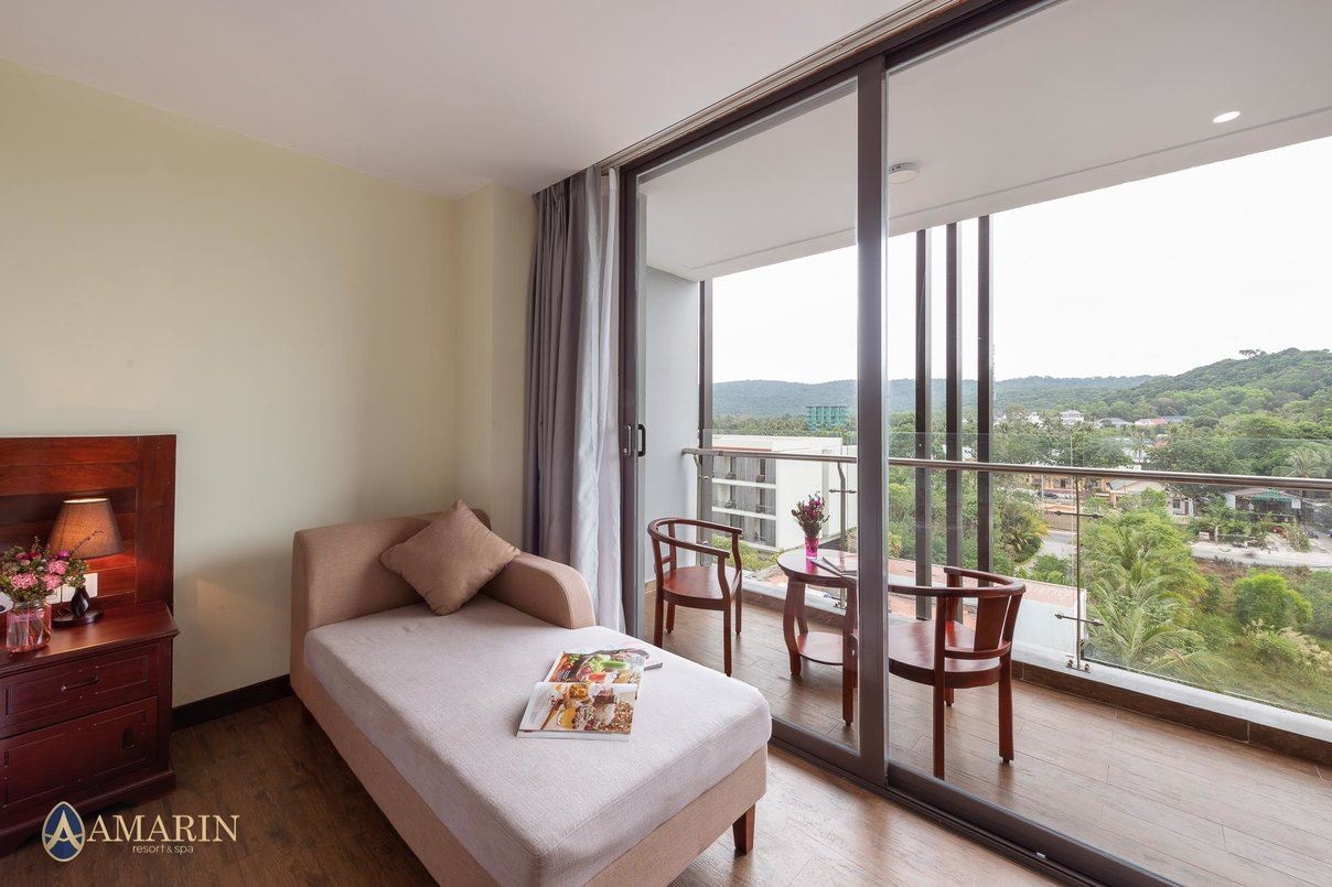 rooms-deluxe-hill-view-balcony