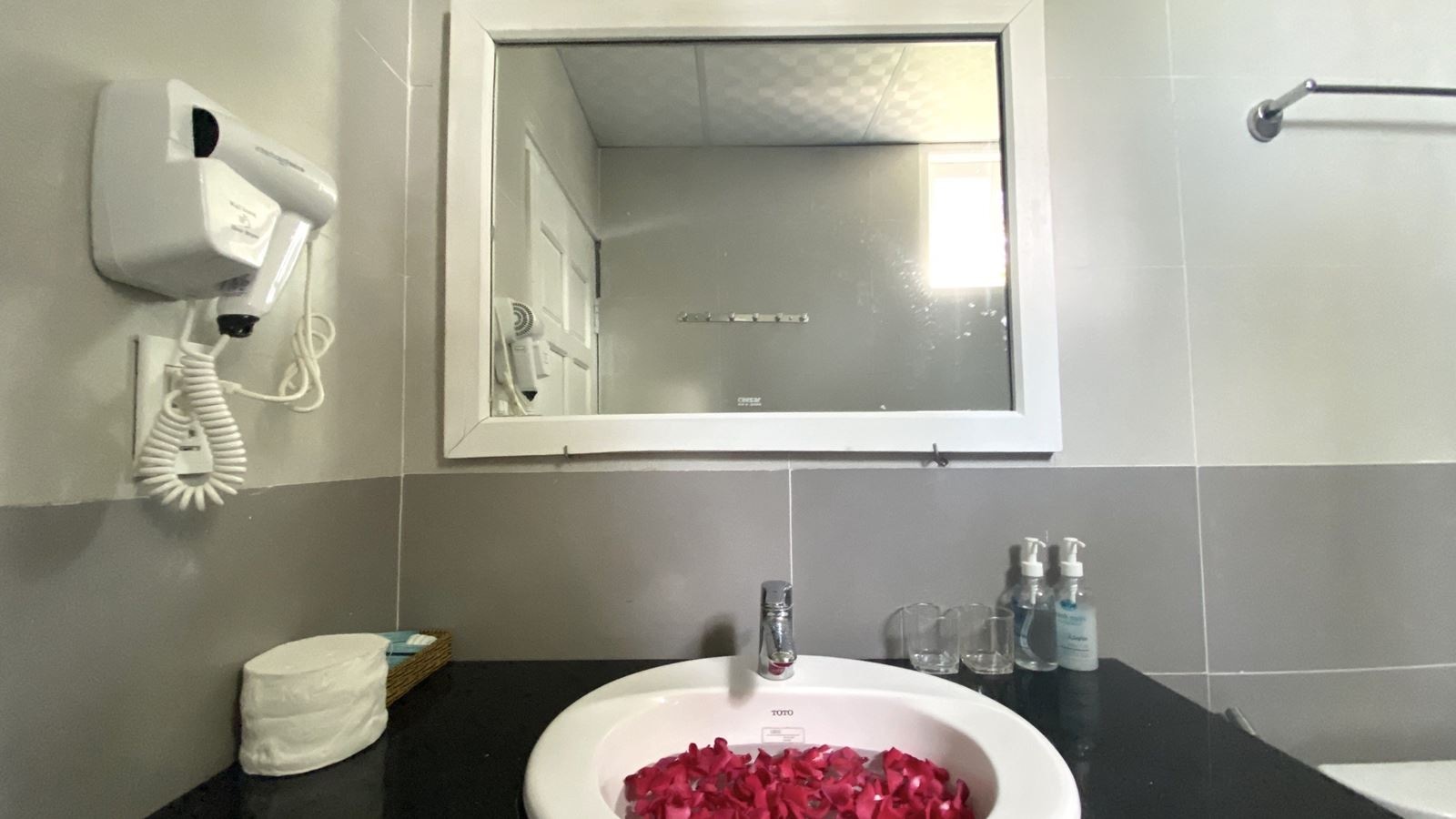 rooms-deluxe-double-bungalow-garden-view-with-balcony