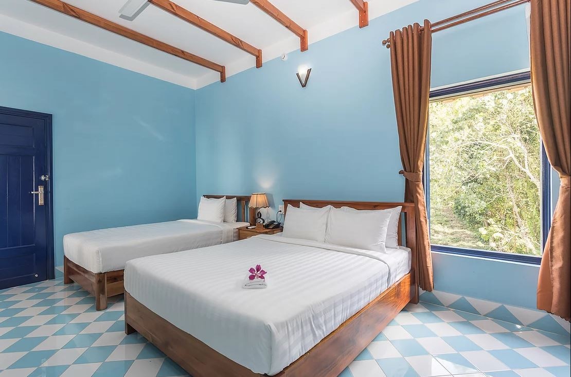 rooms-room-deluxe-triple