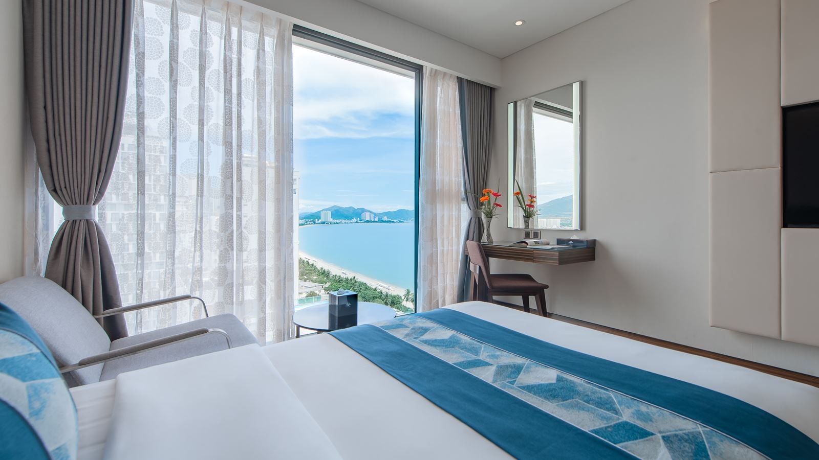 rooms-grand-deluxe-partial-sea-view-with-window