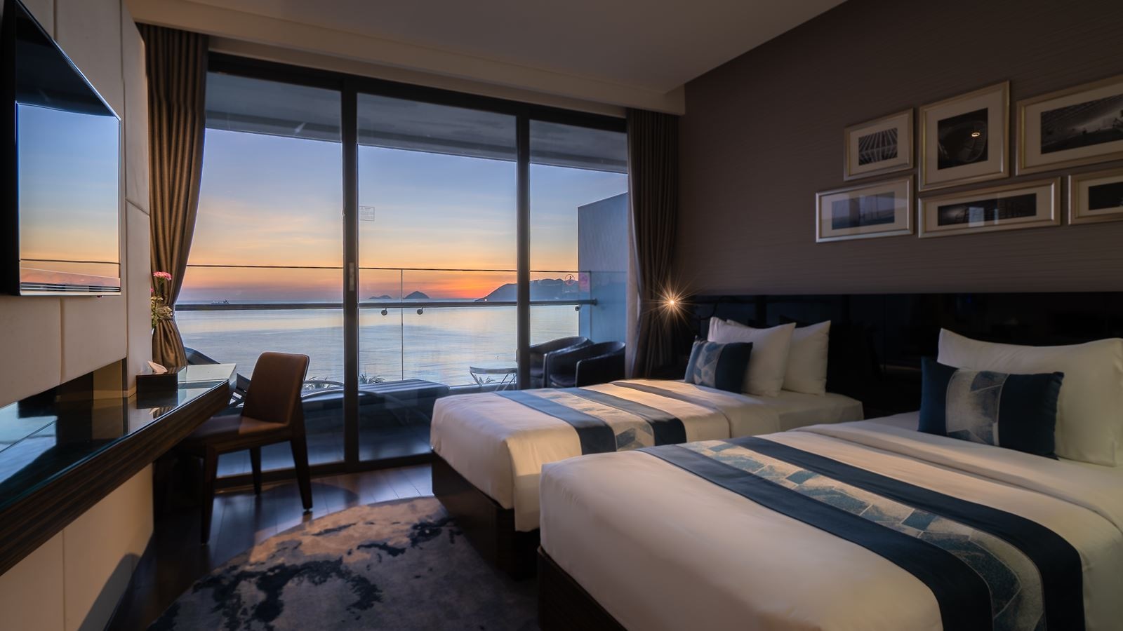 rooms-premier-balcony-ocean-view
