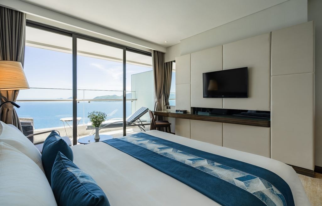 rooms-premier-balcony-ocean-view