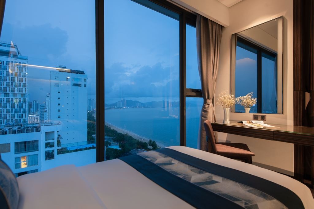 rooms-triple-suite-sea-view-with-balcony