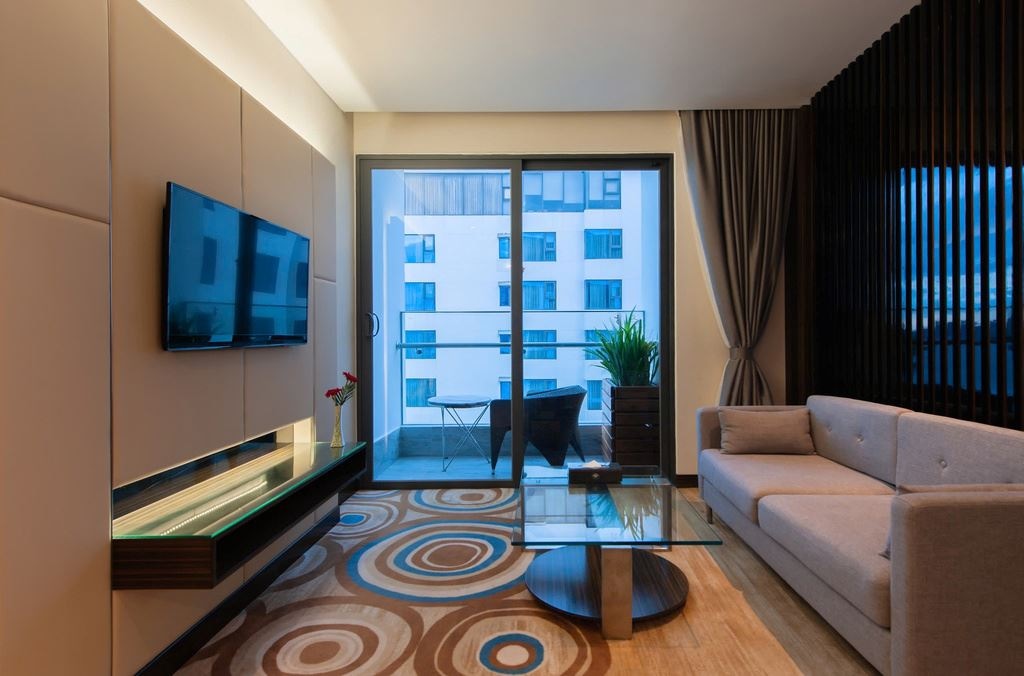 rooms-triple-suite-sea-view-with-balcony