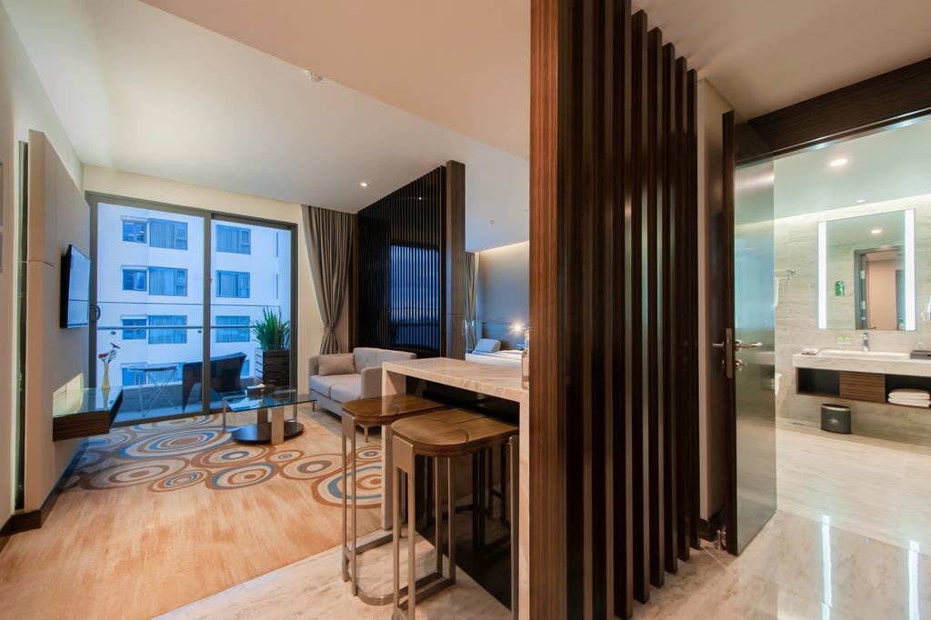 rooms-triple-suite-sea-view-with-balcony