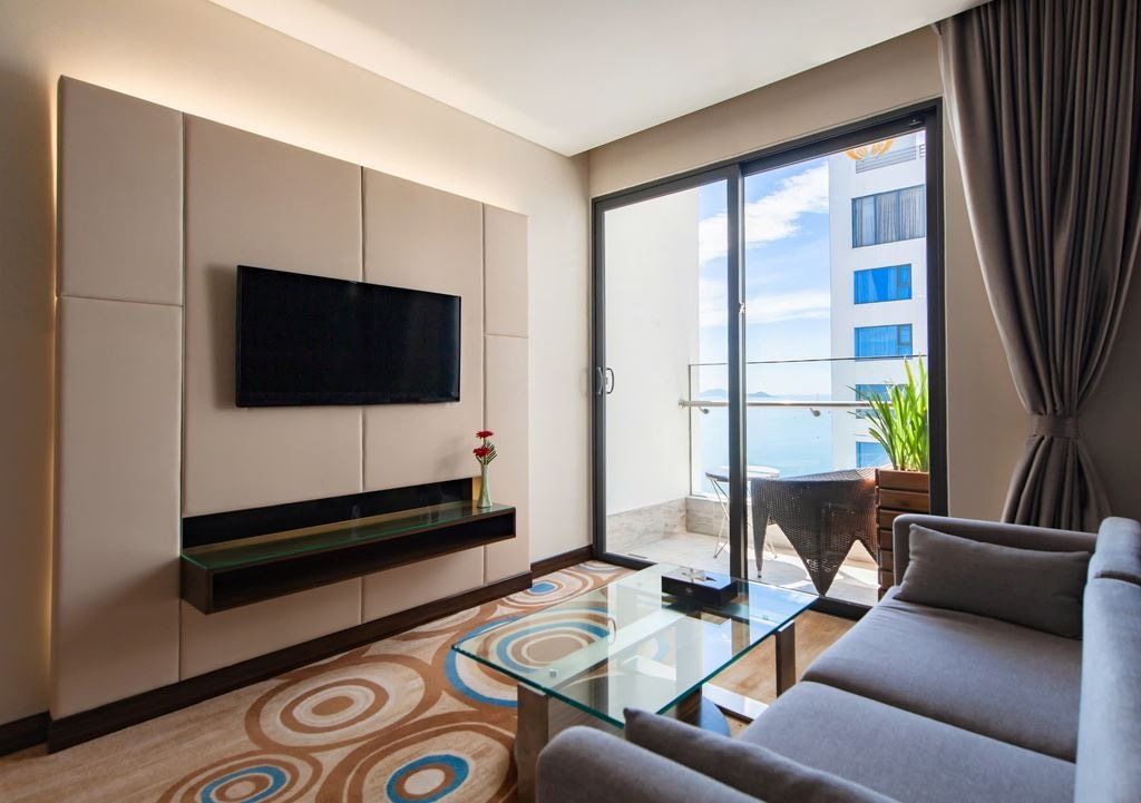 rooms-triple-suite-sea-view-with-balcony