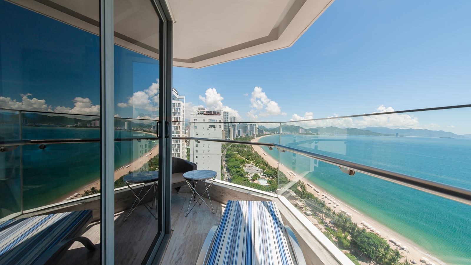 rooms-queen-ann-suite-ocean-view-balcony