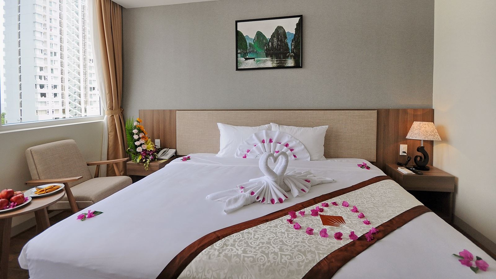 rooms-senior-room-with-balcony