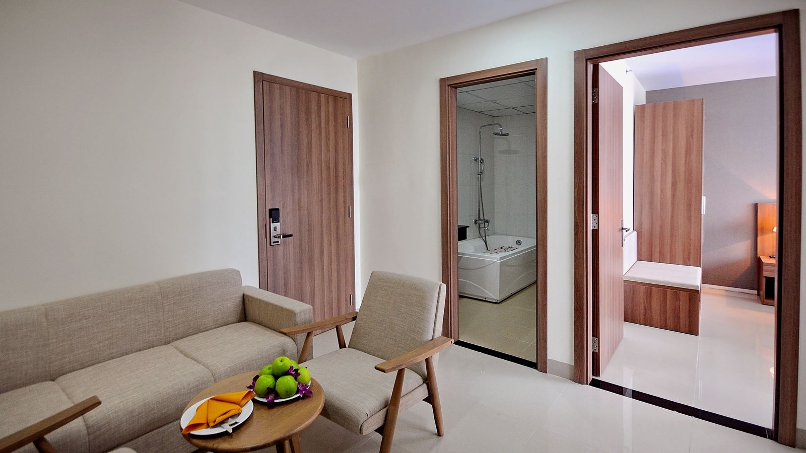 rooms-family-room-with-balcony