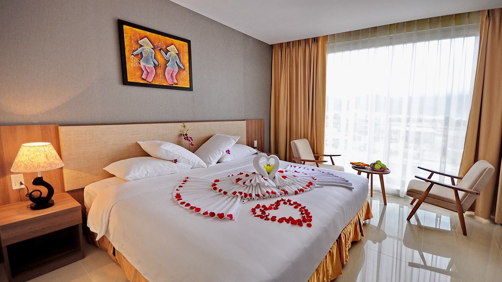 rooms-senior-room-with-balcony