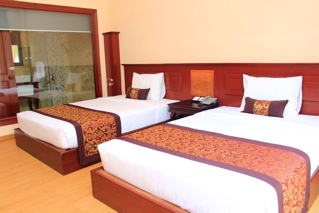 rooms-room-superior-pool-view-with-window