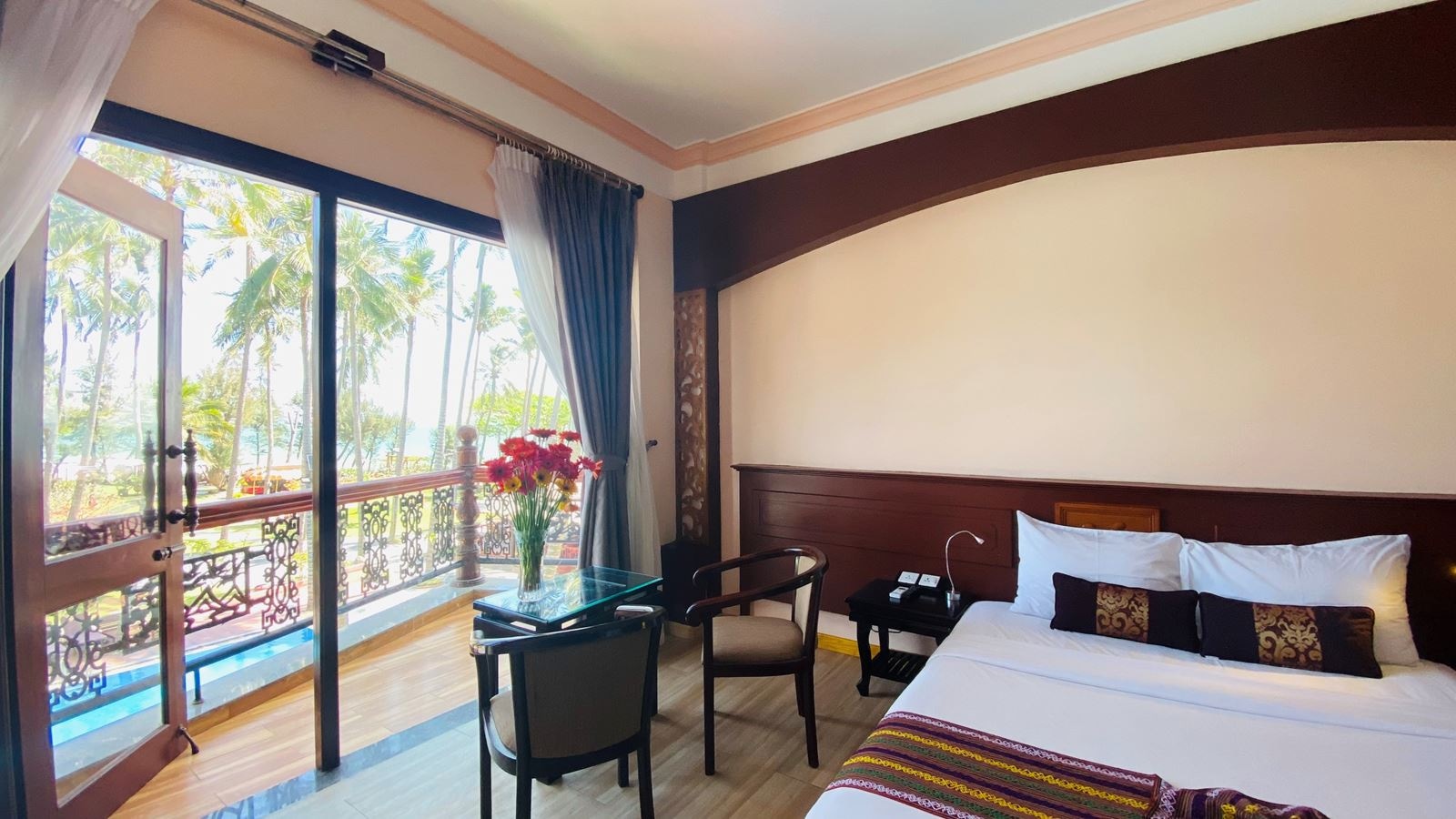 rooms-room-superior-pool-view-with-window-child-without-extra-bed