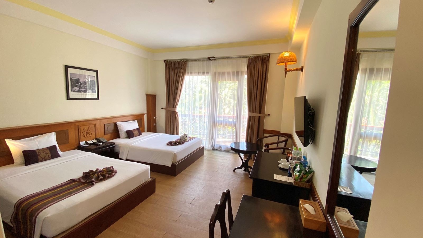 rooms-room-deluxe-garden-view-balcony