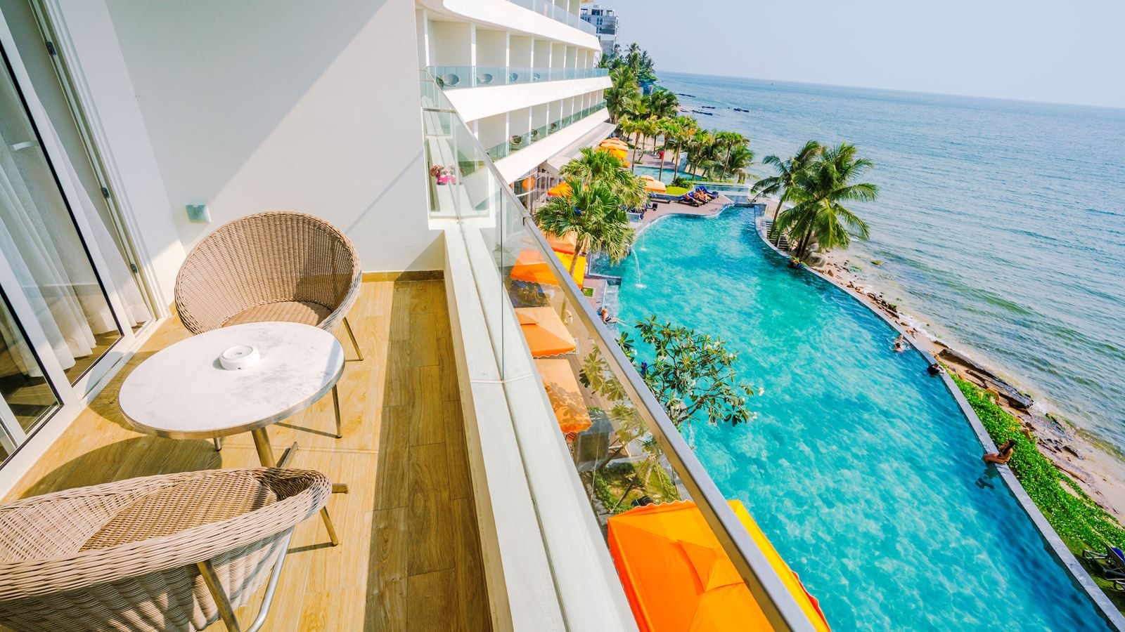 rooms-classic-ocean-view-room-balcony