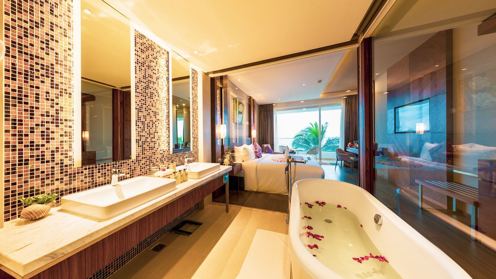 rooms-classic-ocean-view-room-balcony