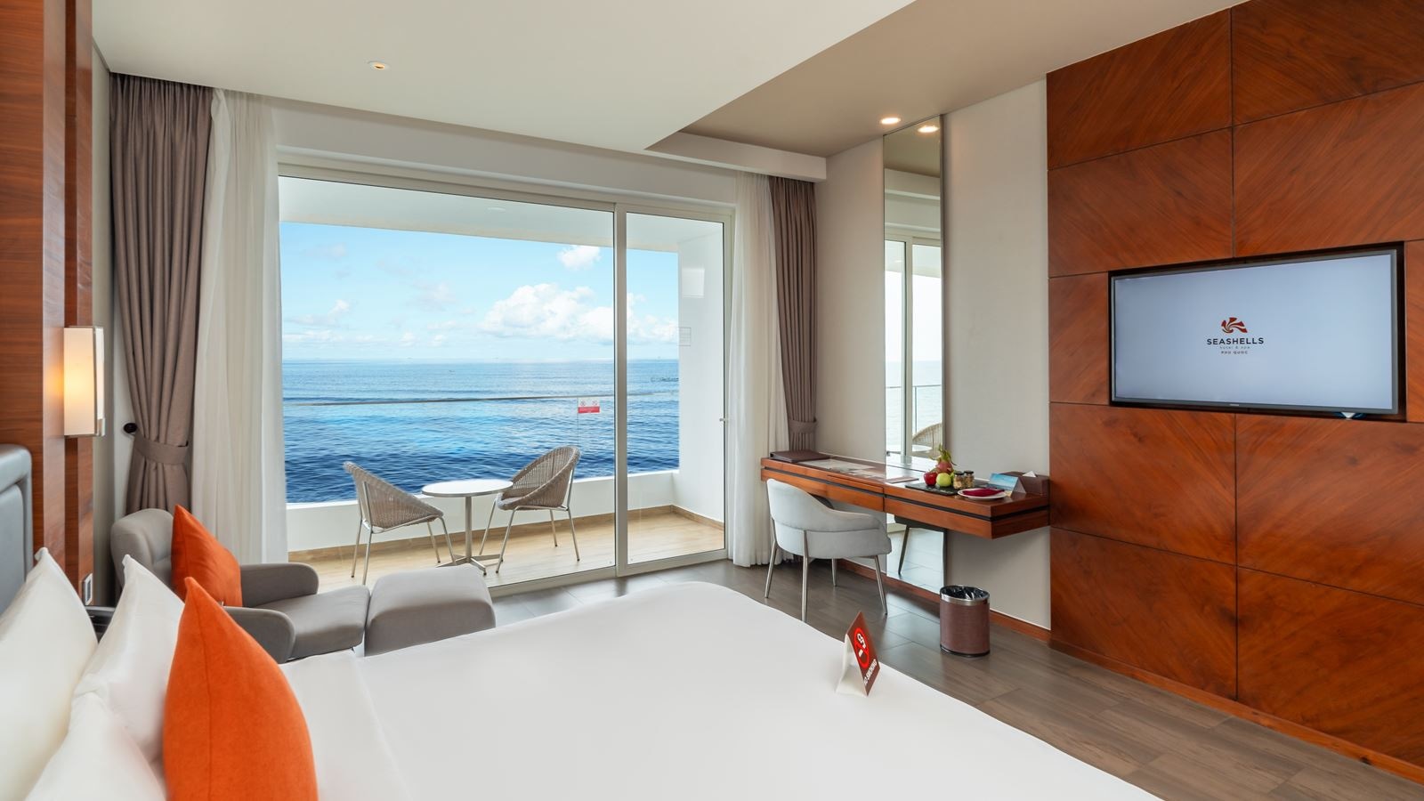rooms-classic-ocean-view-room-balcony