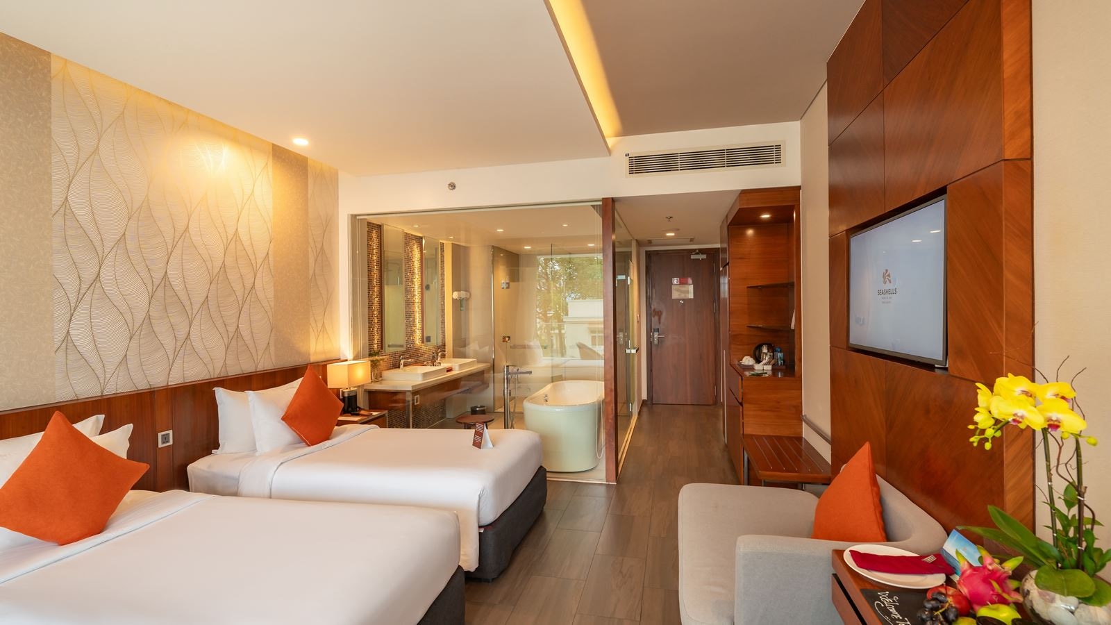 rooms-classic-cityview-room-balcony-child-without-extra-bed