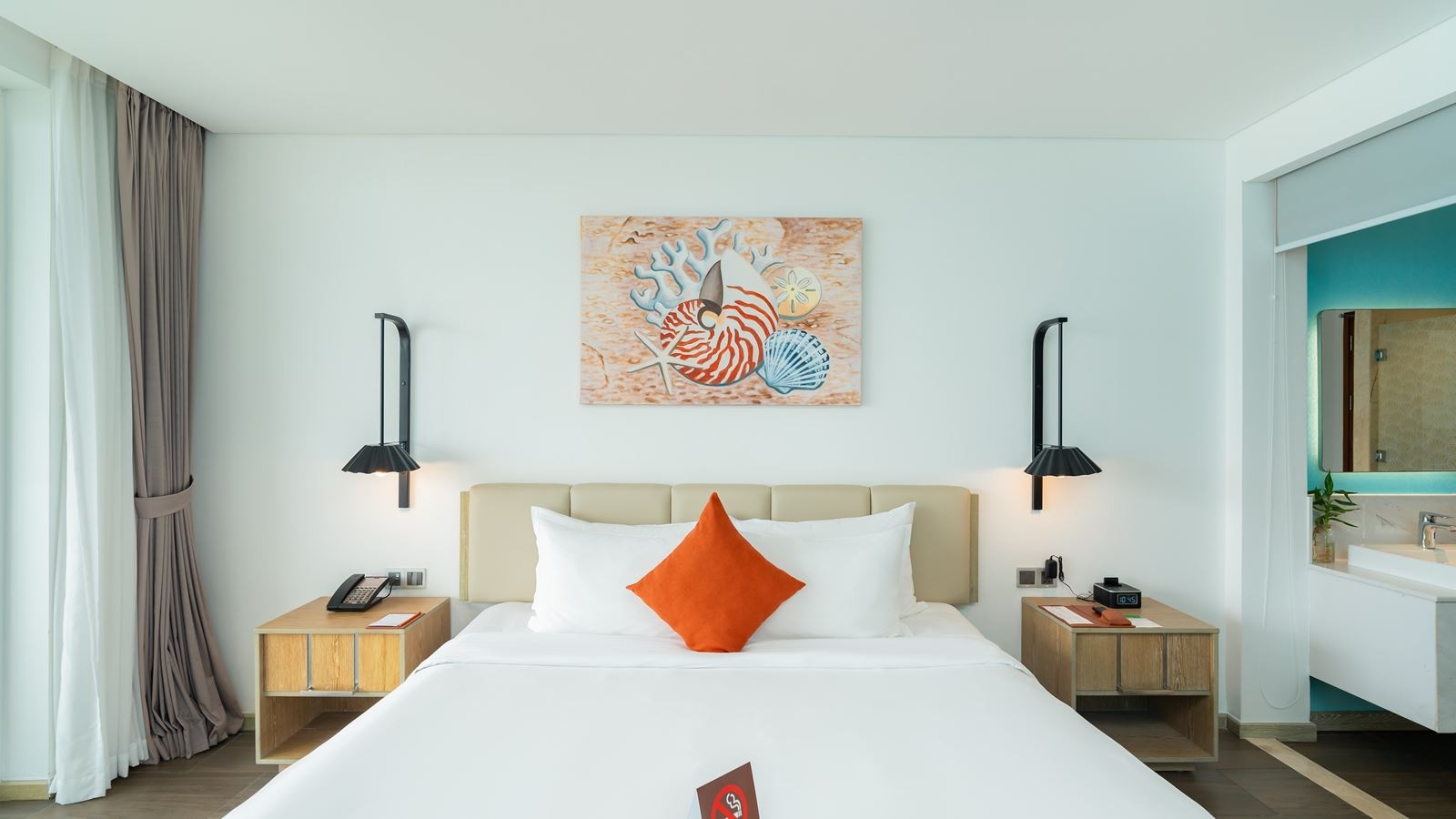 rooms-premium-cityview-room-balcony-child-without-extra-bed