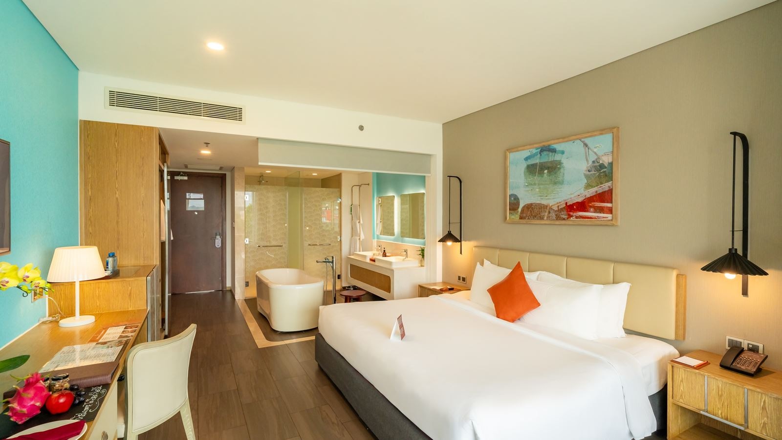 rooms-premium-cityview-room-balcony