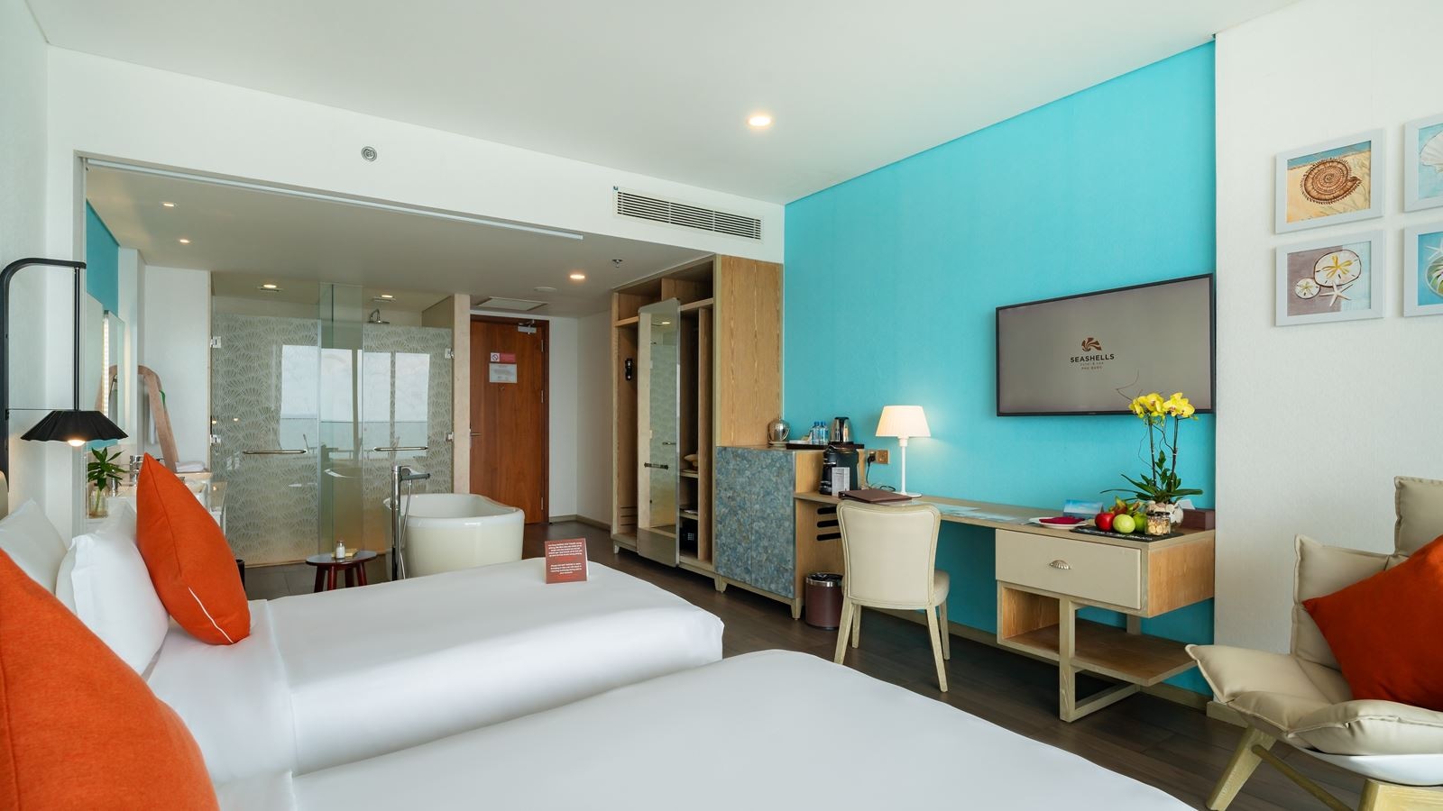 rooms-premium-cityview-room-balcony-child-without-extra-bed