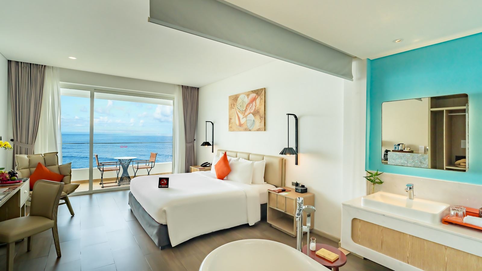 rooms-premium-oceanview-room-balcony