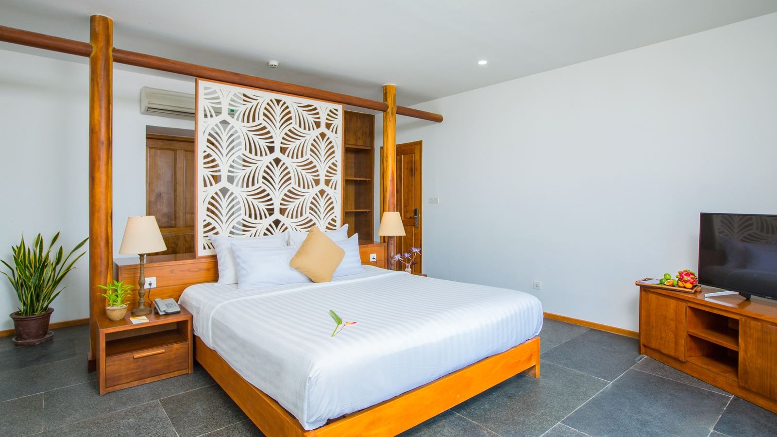 rooms-3bedroom-ocean-premier-pool-villa