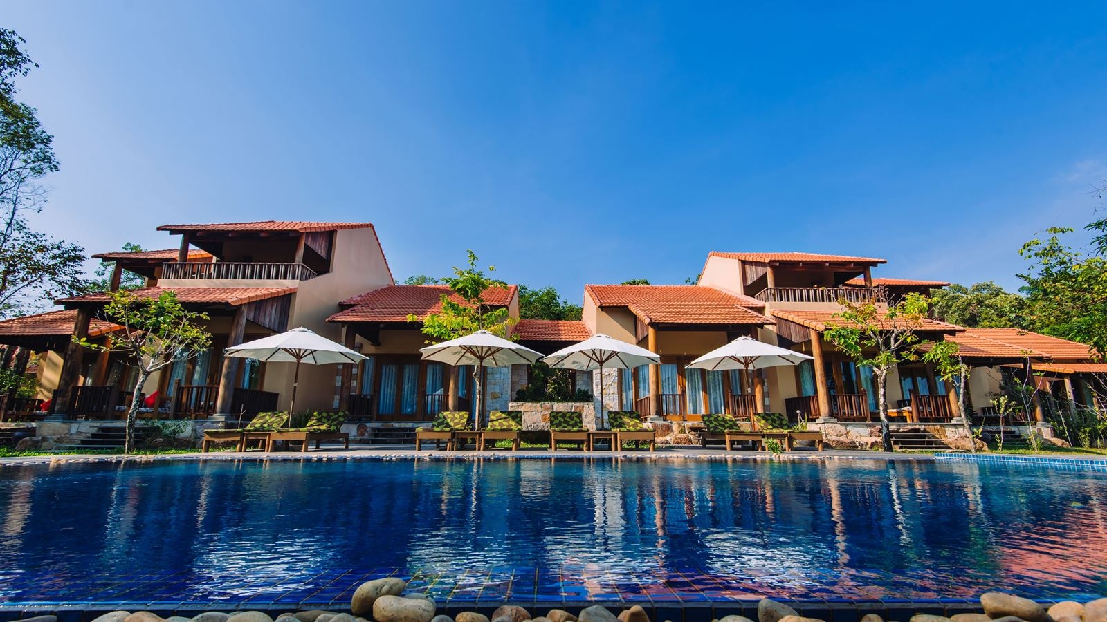 rooms-beachfront-premier-pool-villa-3bedroom