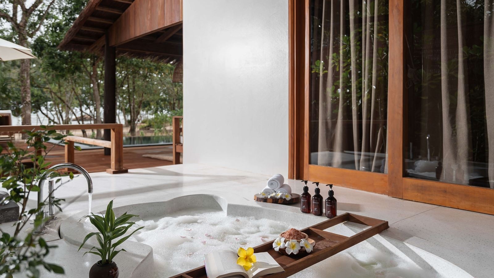 rooms-beachfront-pool-villa