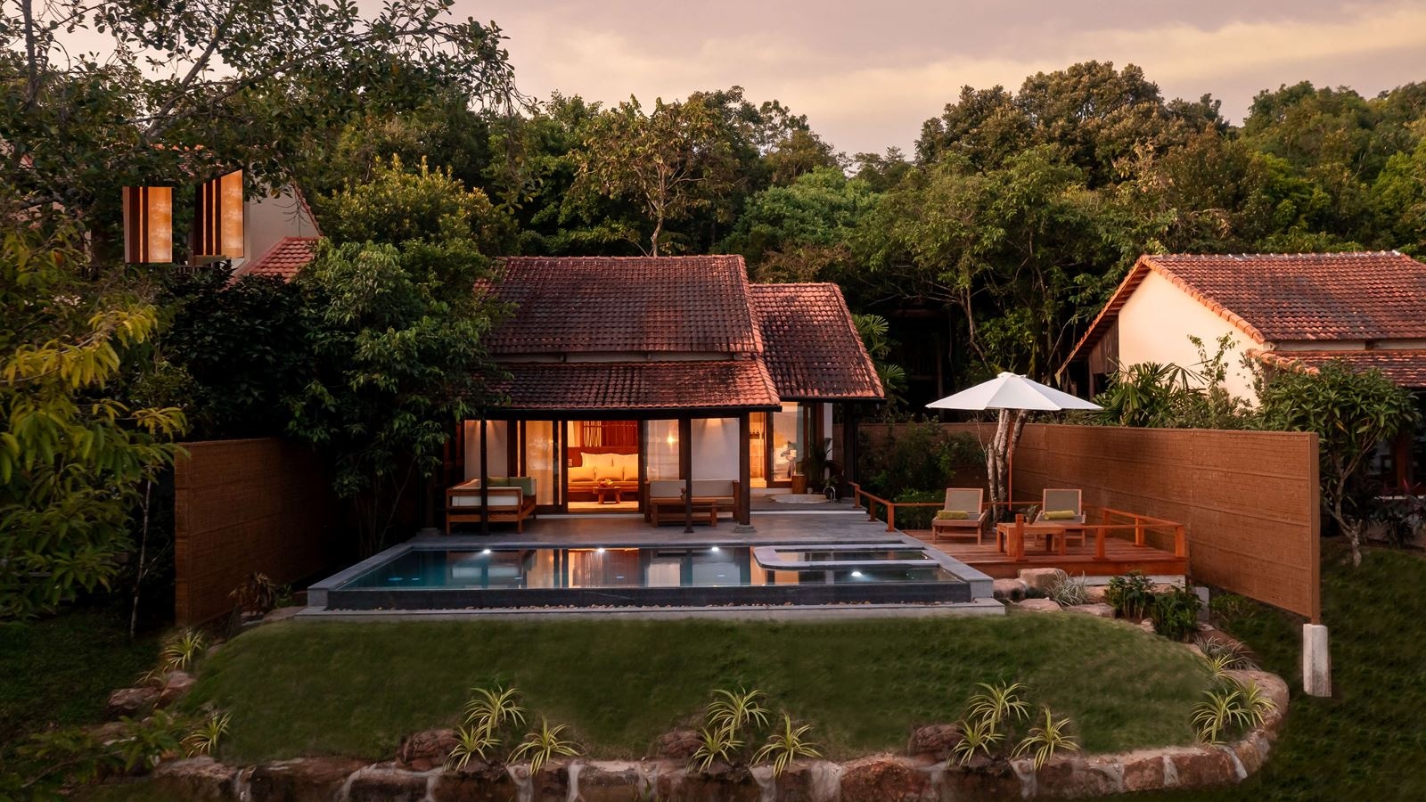 rooms-beachfront-pool-villa