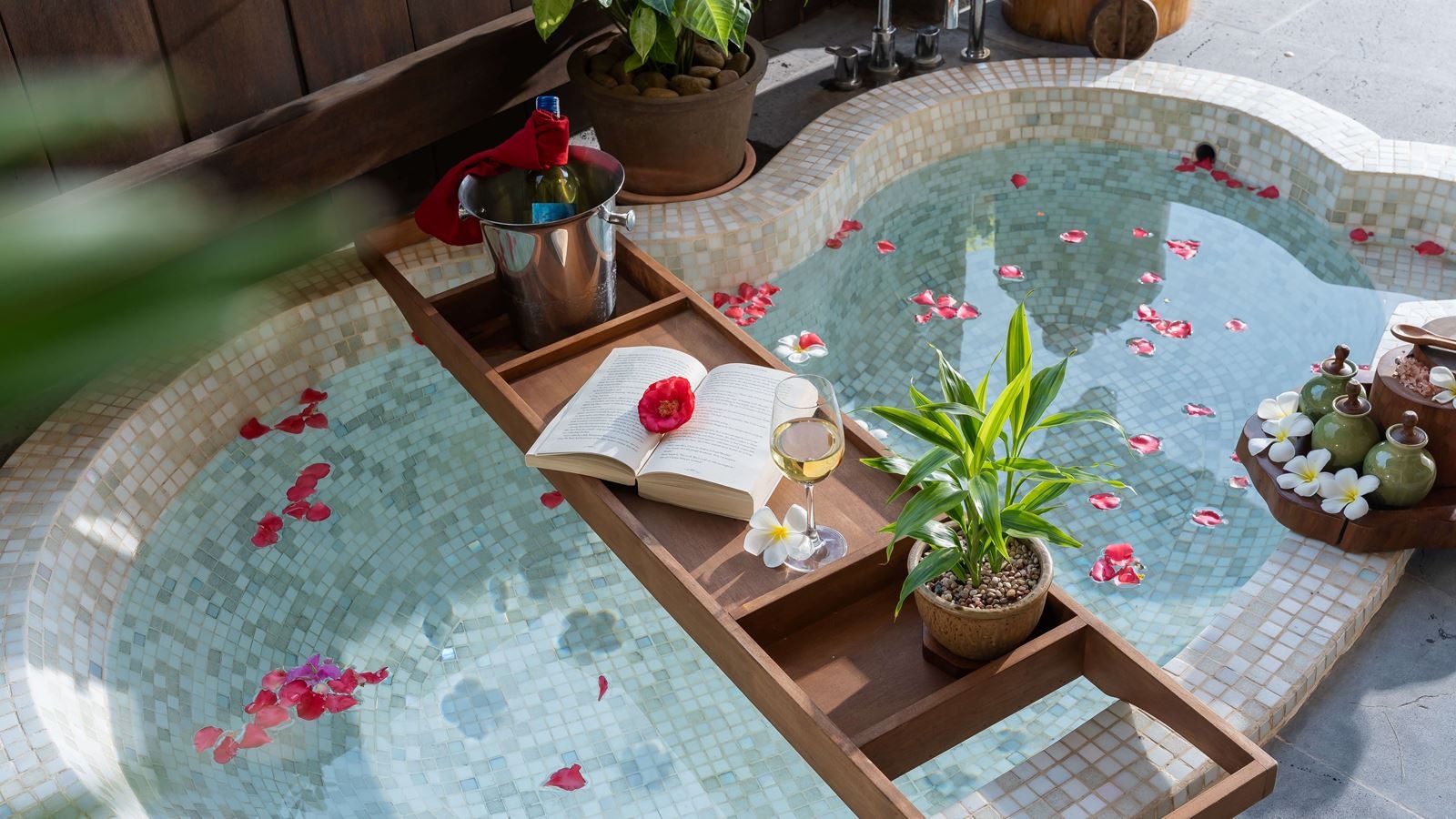 rooms-beachfront-pool-villa-child-without-extra-bed