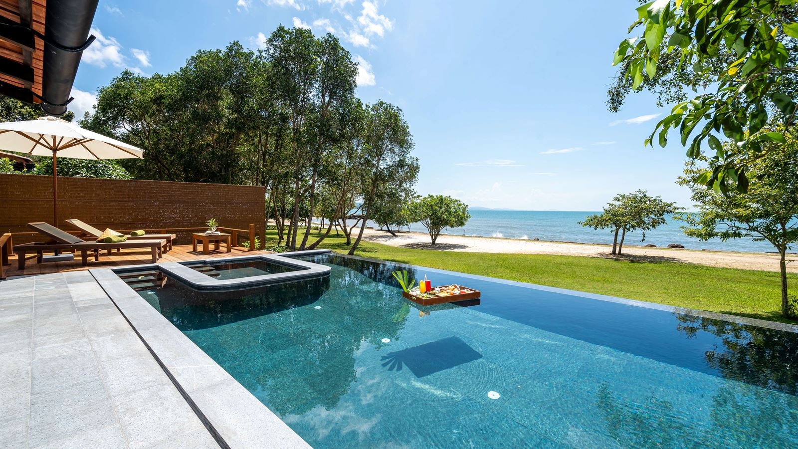 rooms-beachfront-pool-villa-child-without-extra-bed