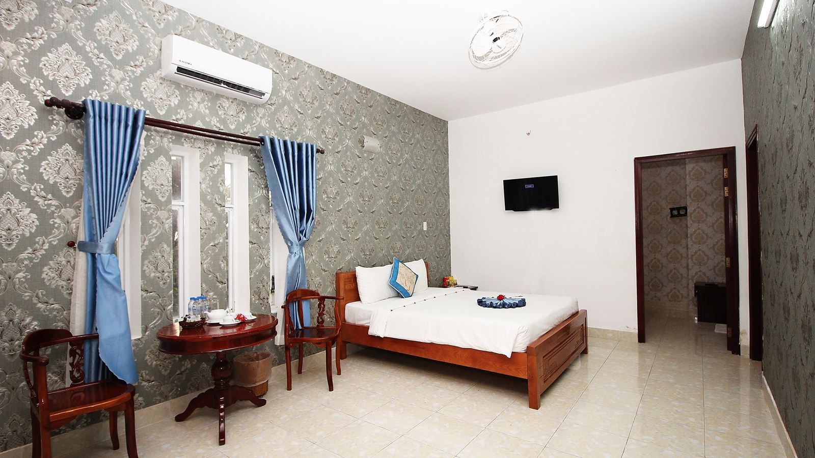 rooms-family-sextuple-garden-view