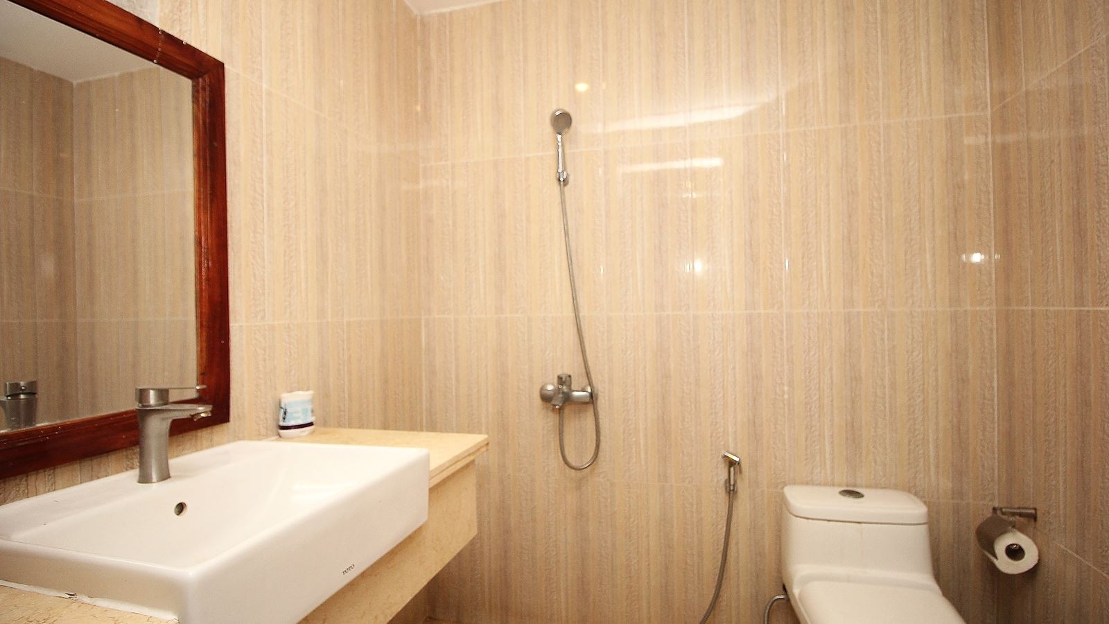 rooms-family-sextuple-garden-view