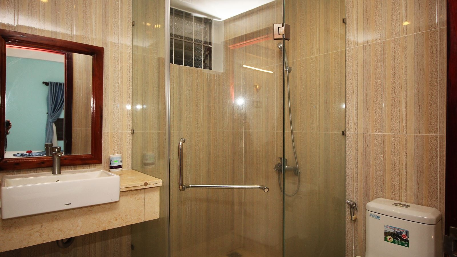 rooms-family-sextuple-garden-view