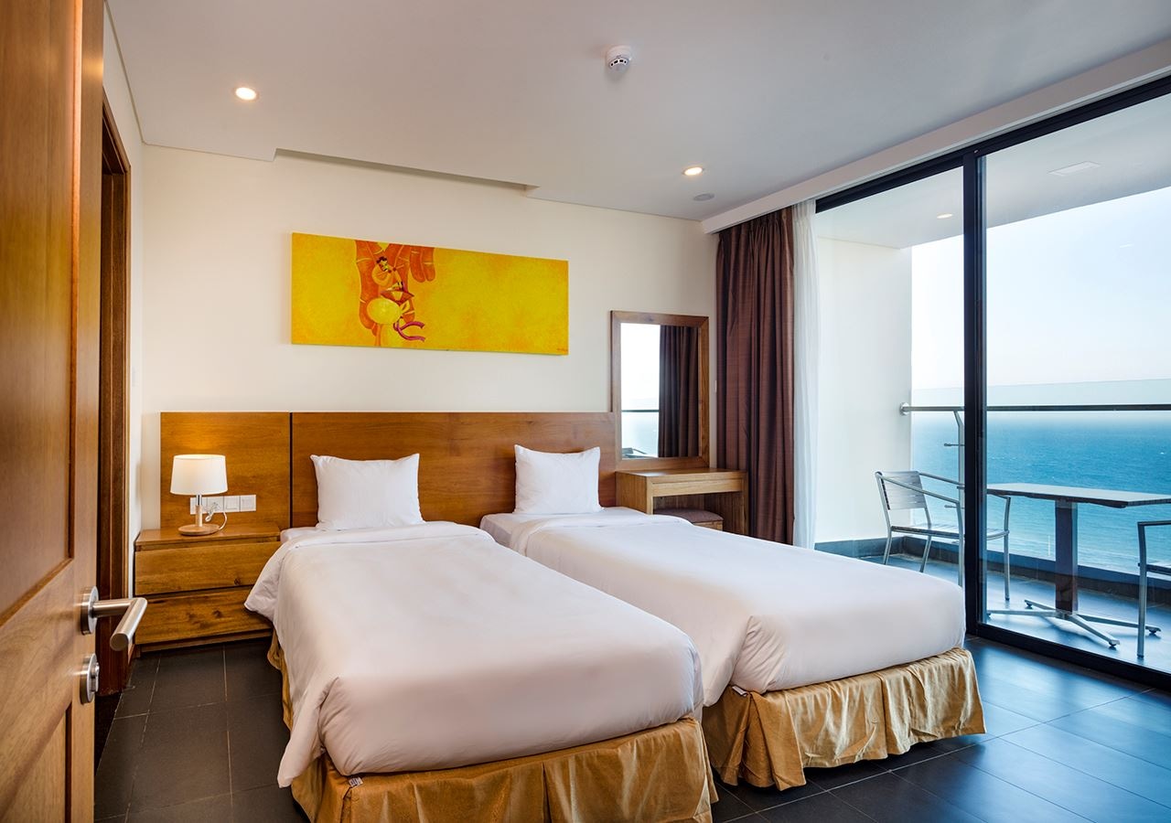 rooms-apartment-3-bedrooms-sea-view