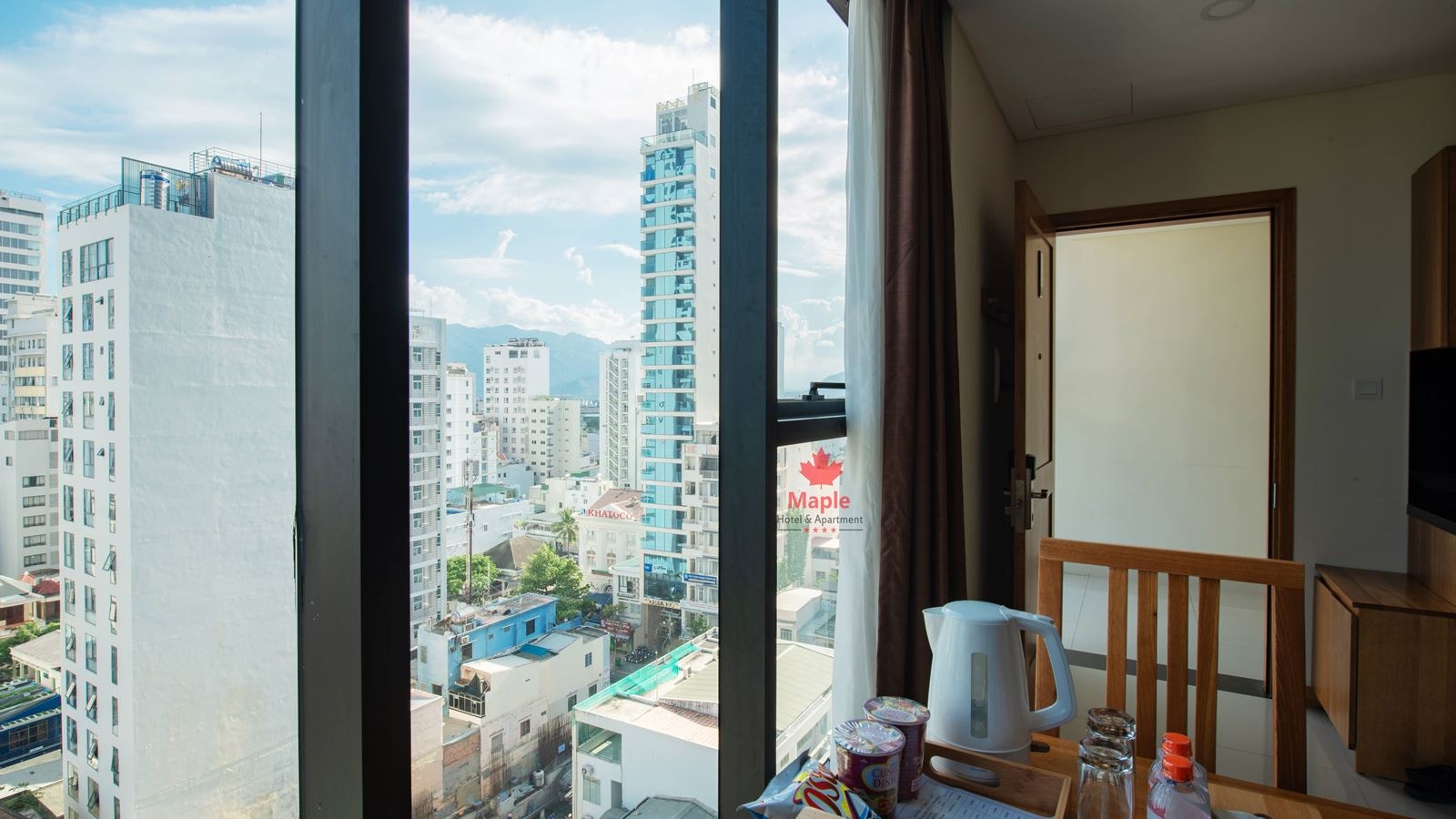 rooms-apartment-3-bedrooms-city-view