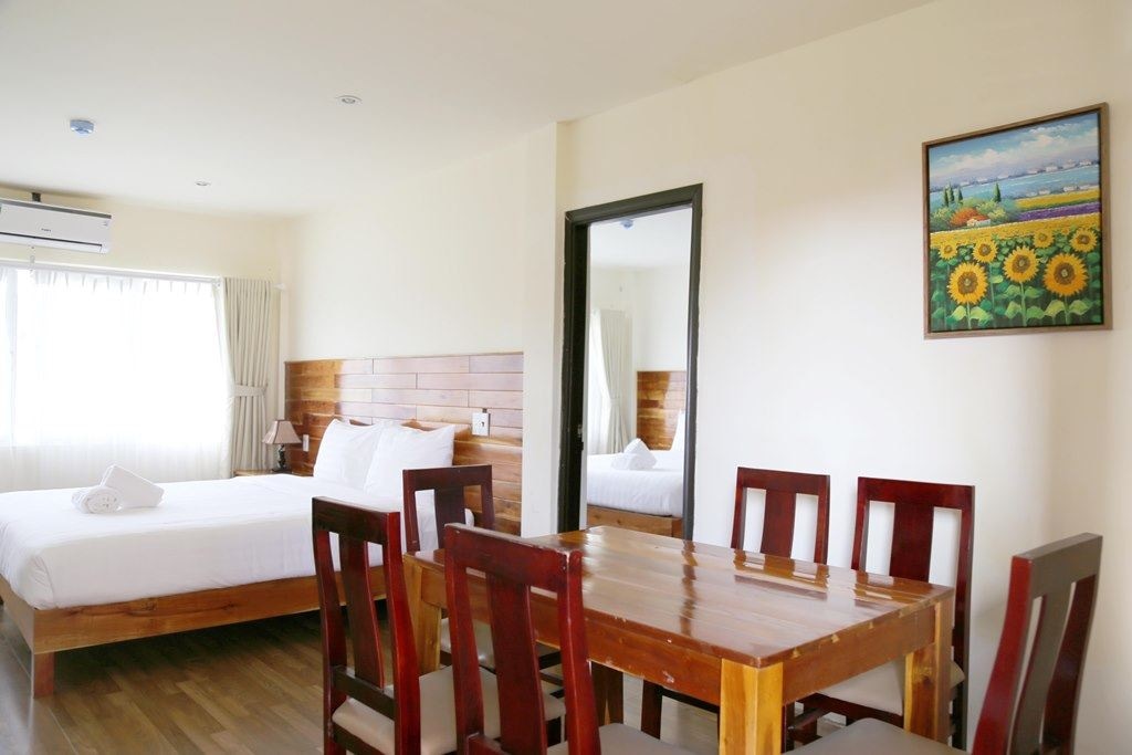 rooms-apartment-3-bedrooms-garden-view-balcony