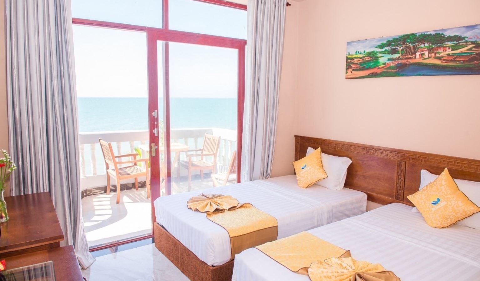 rooms-room-deluxe-seaview-with-balcony