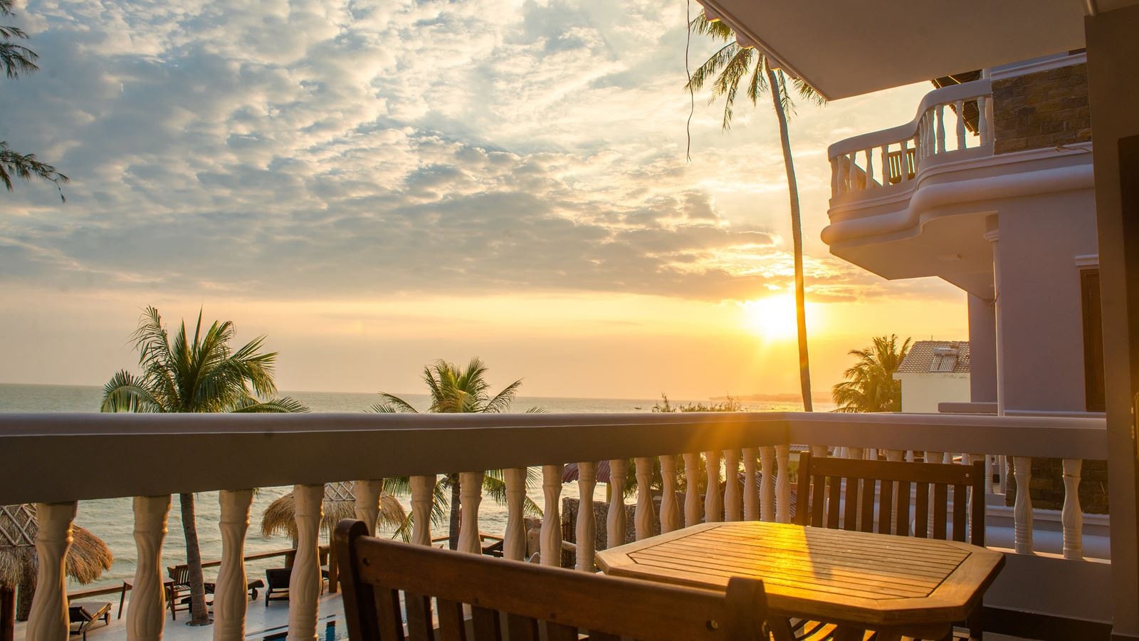 rooms-room-deluxe-seaview-with-balcony-child-without-extra-bed