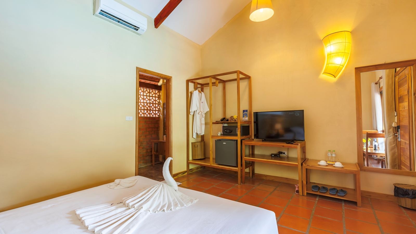 rooms-poolside-bungalow