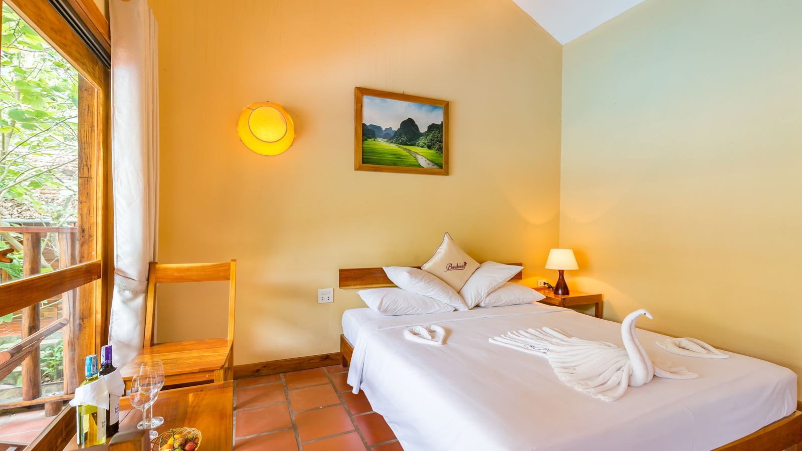 rooms-bungalow-with-garden-view