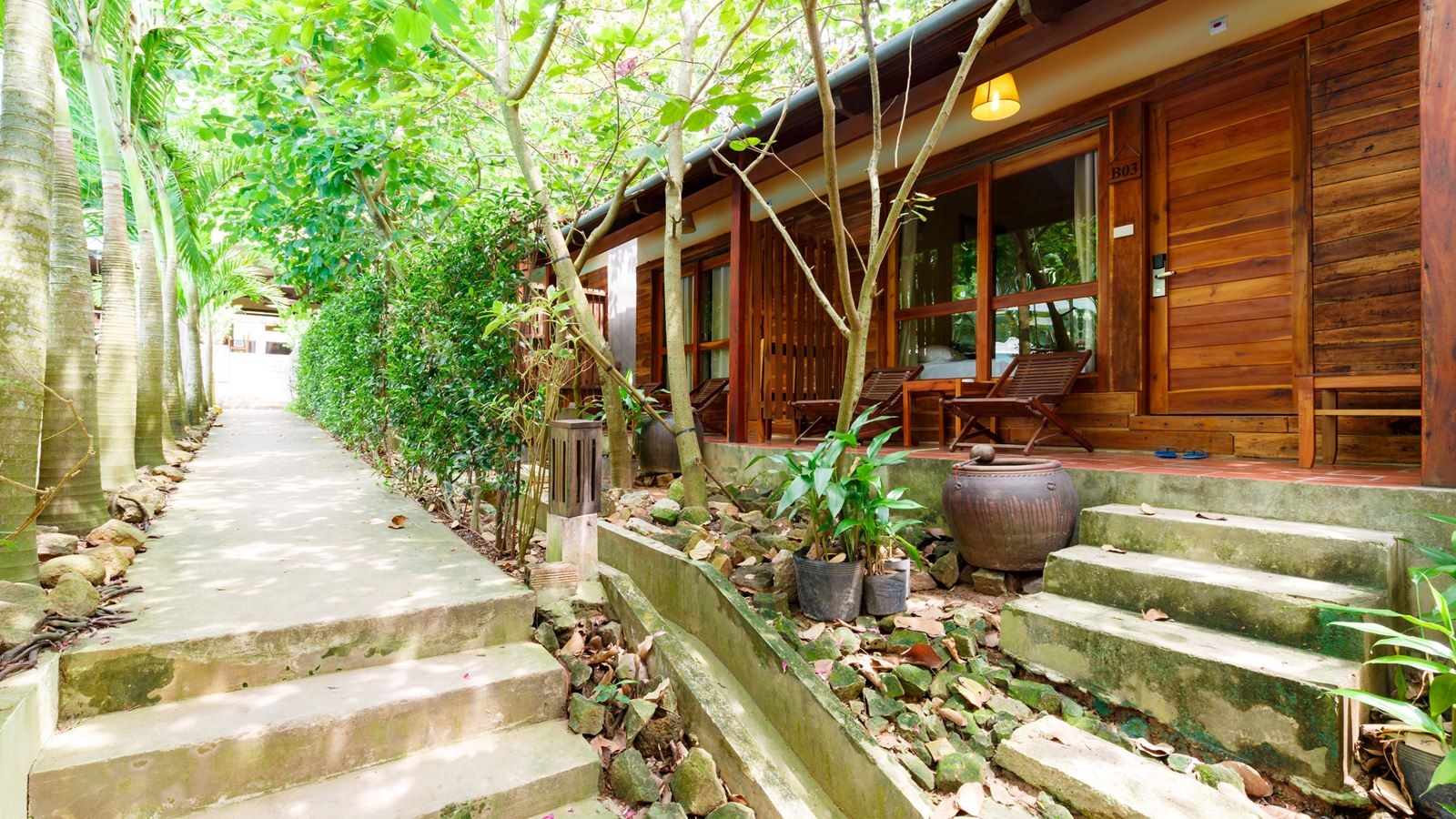 rooms-bungalow-with-garden-view