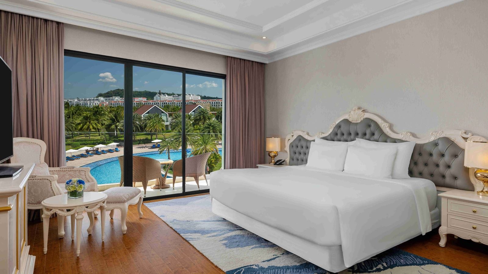 rooms-deluxe-pool-view-child-without-extra-bed
