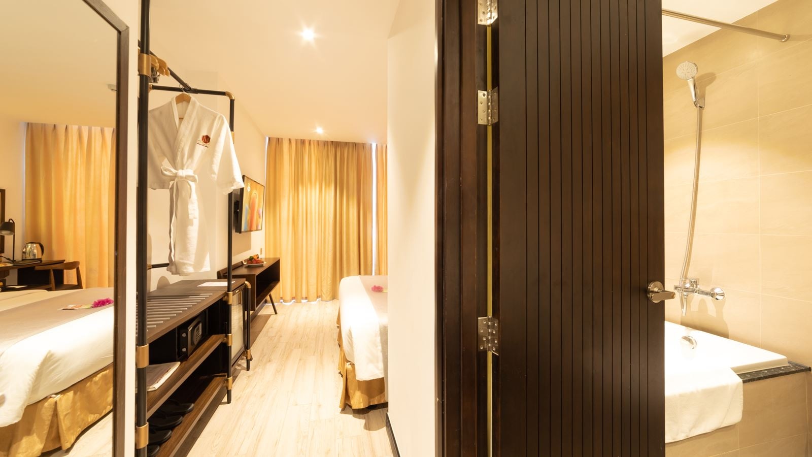 rooms-deluxe-cityview