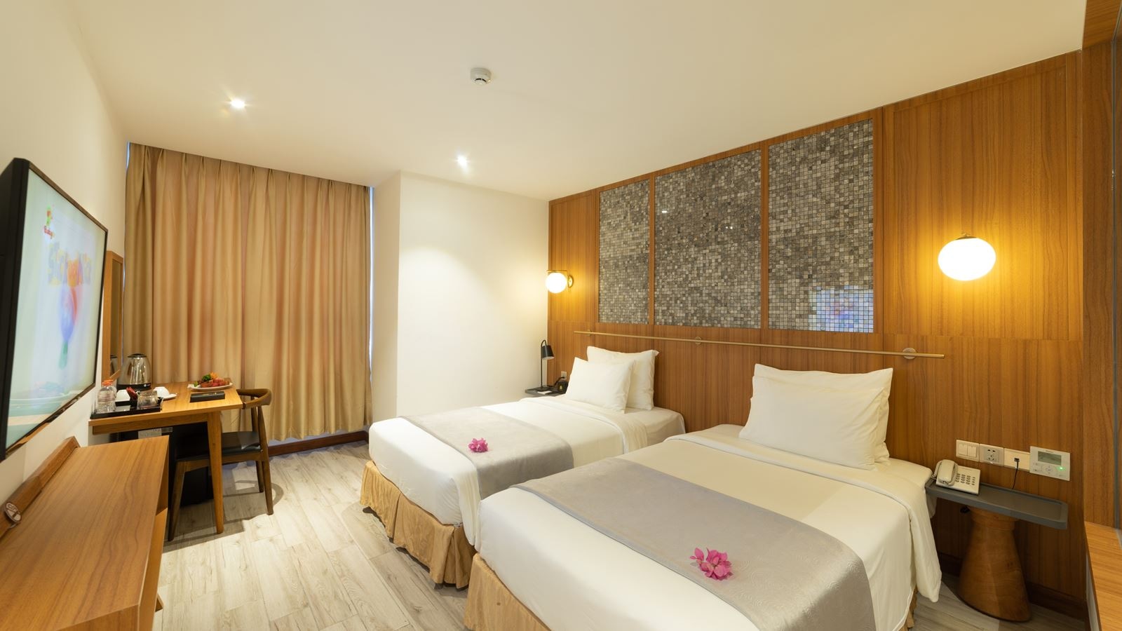 rooms-deluxe-cityview