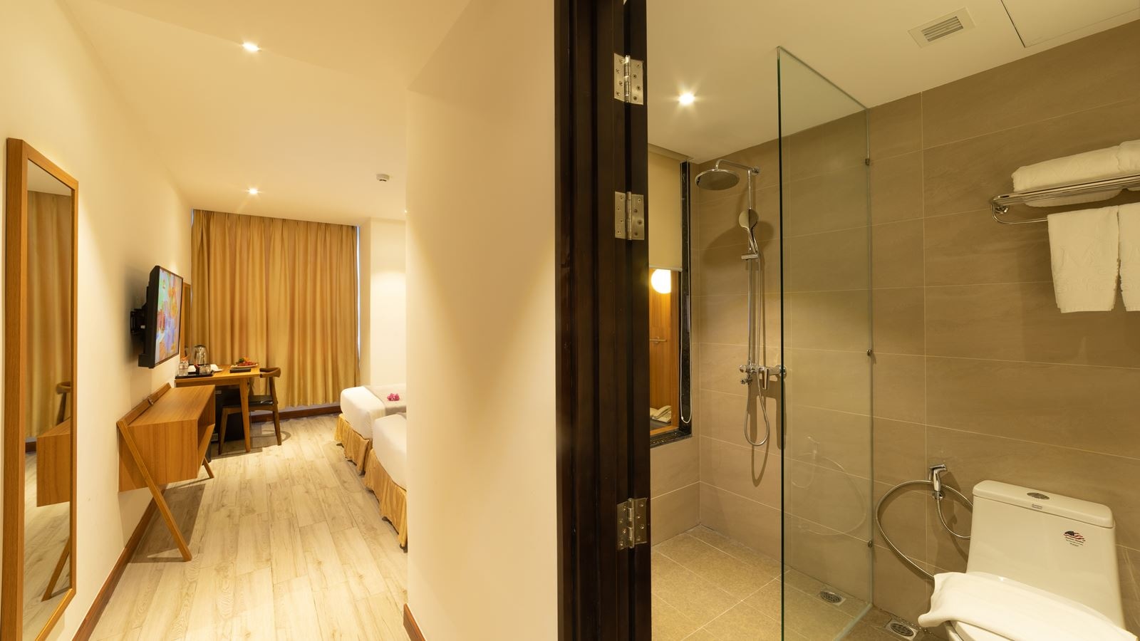 rooms-deluxe-cityview